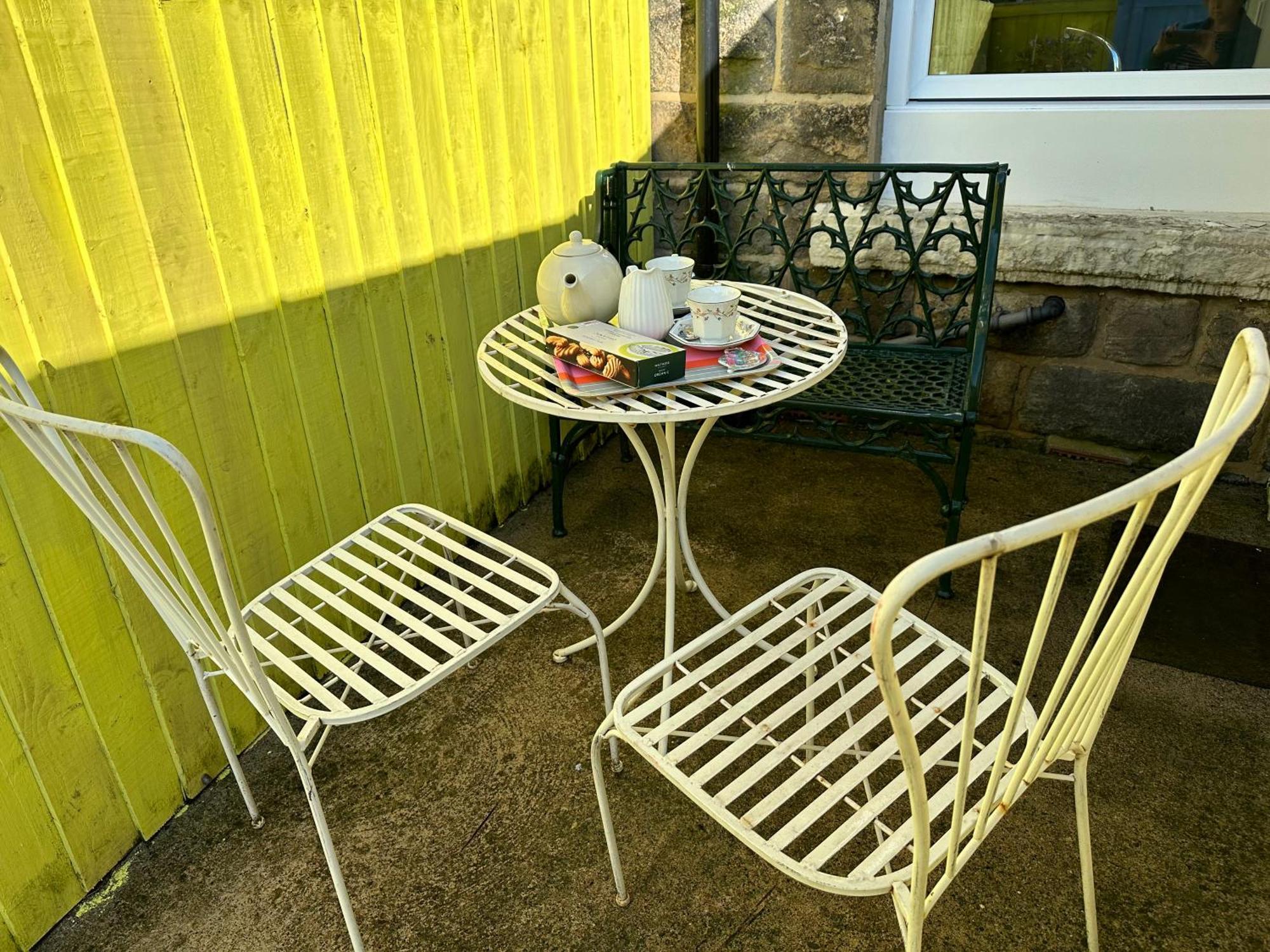 Artists' Cottages Harrogate Room photo
