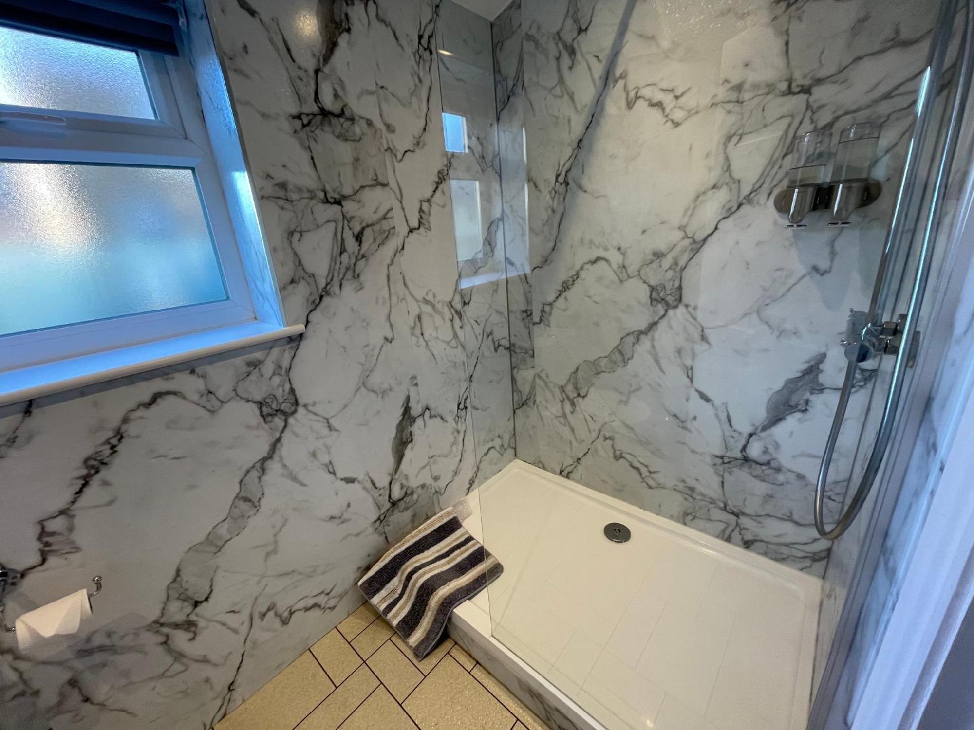 Artists' Cottages Harrogate Room photo